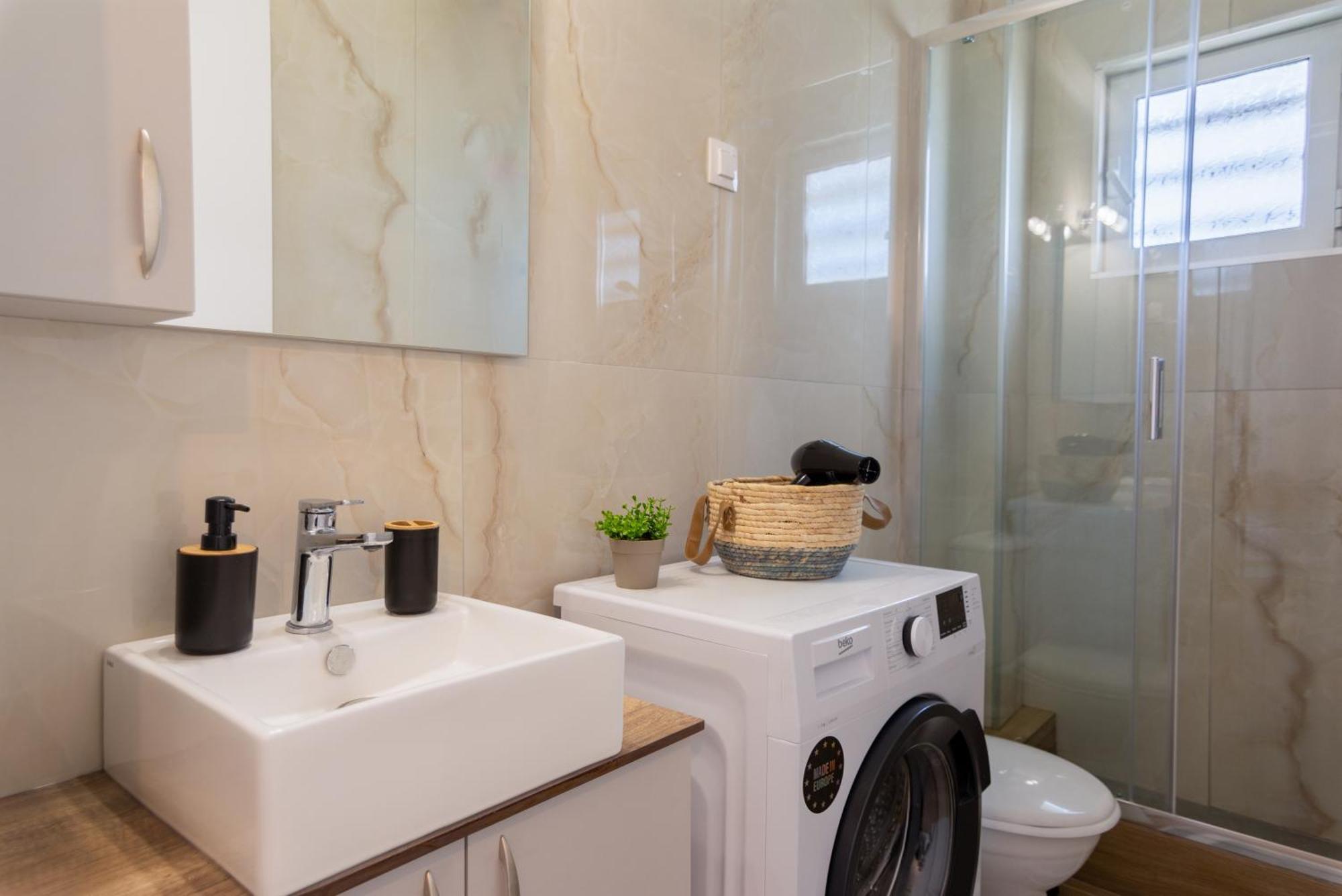 Appartement S & F για 2 στην με θέα πλήρως εξοπλισμένο